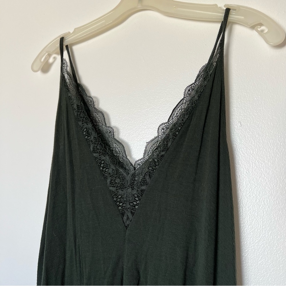Flowy, lace trim tank top